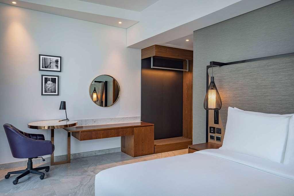 The First Collection Dubai Waterfront Otel Oda fotoğraf